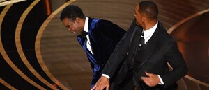 Will Smith si na pódiu Oscarů podal moderátora, bránil svoji ženu Will Smith si na pódiu Oscarů podal moderátora, bránil svoji ženu