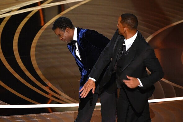 Will Smith si na pódiu Oscarů podal moderátora, bránil svoji ženu