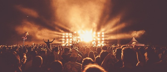 Hudební festivaly táhnou davy fanoušků