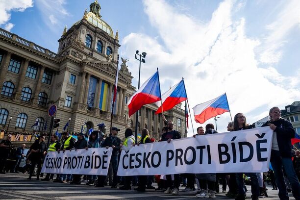 Protivládní demonstrace v Praze