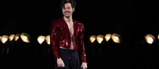 Sexy britský zpěvák Harry Styles vás naučí poslouchat pop Sexy britský zpěvák Harry Styles vás naučí poslouchat pop