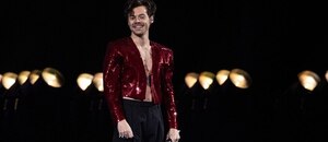 Sexy britský zpěvák Harry Styles vás naučí poslouchat pop 