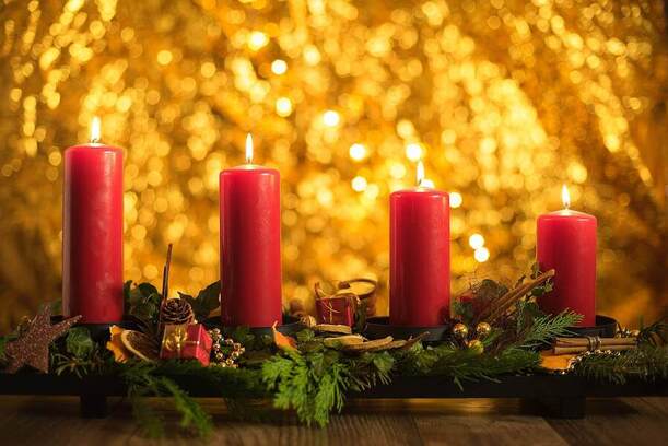 Svíce na adventní věnec: Zapalování adventní svíčky, svíčky s čísly, barvy svíček