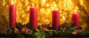 Svíce na adventní věnec: Zapalování adventní svíčky, svíčky s čísly, barvy svíček Svíce na adventní věnec: Zapalování adventní svíčky, svíčky s čísly, barvy svíček