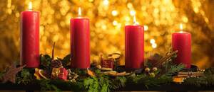 Svíce na adventní věnec: Zapalování adventní svíčky, svíčky s čísly, barvy svíček