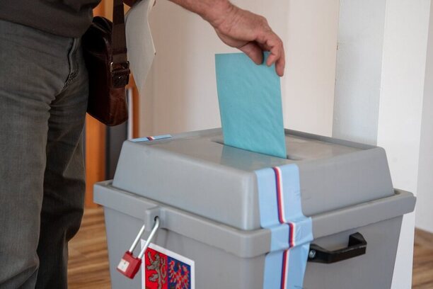 Volby do poslanecké sněmovny 2025: Kdo vyhraje podle sázkových kurzů?