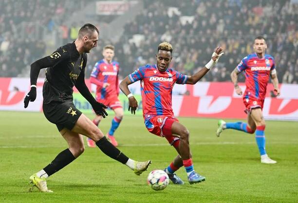 Tomáš Chorý a Sampson Dweh v posledním zápase Slavie s Plzní