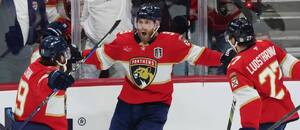 Sam Bennett slaví svůj 14. gól v letošním play-off NHL Sam Bennett slaví svůj 14. gól v letošním play-off NHL