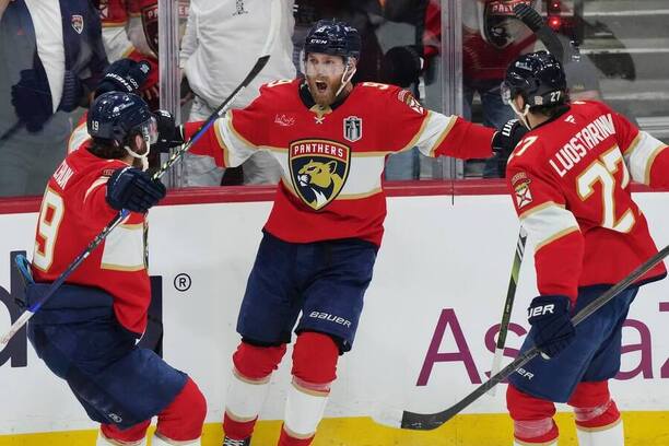Sam Bennett slaví svůj 14. gól v letošním play-off NHL