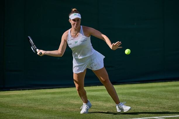 Linda Nosková ve Wimbledonu 2025