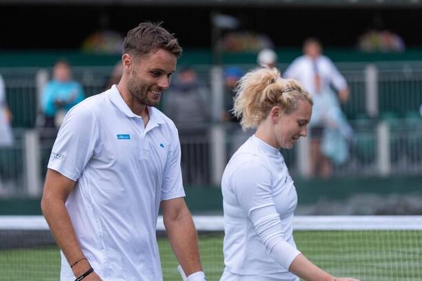 Sem Verbeek a Kateřina Siniaková na Wimbledonu