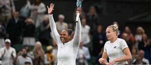 Kateřina Siniaková a Taylor Townsend na Wimbledonu