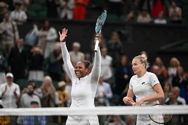 Kateřina Siniaková a Taylor Townsend na Wimbledonu